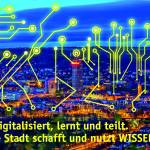 Blick aus Richtung Südosten auf die Stadt Jena bei Nacht. Darüber ist schematisch in leuchtend gelber Farbe ein Leiterplattennetz gelegt und am unteren Bildrand steht in der gleichen Farbe: Jena digitalisiert, lernt und teilt. Unsere Stadt schafft und nutzt WISSEN.