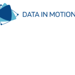 Links das Logo von Data in Motion (Drei Blaue Dreiecke übereinander gelegt), daneben ein Schriftzug: "DATA IN MOTION".