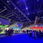 Viele Besucherinnen und Besucher auf der Digitalmesse in Berlin.