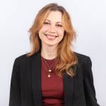 Viktoriya Demchyk lächelt in die Kamera.
