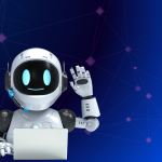 Ein kleiner Roboter vor einem Laptop der den Arm gehoben hat