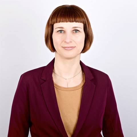 Portrait von Oilivia Busch
