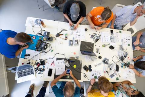 Teilnehmende des Hackathon "Hack the paradise!"