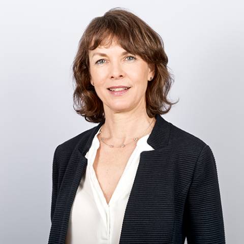 Heike Stötzner lächelt in die Kamera.