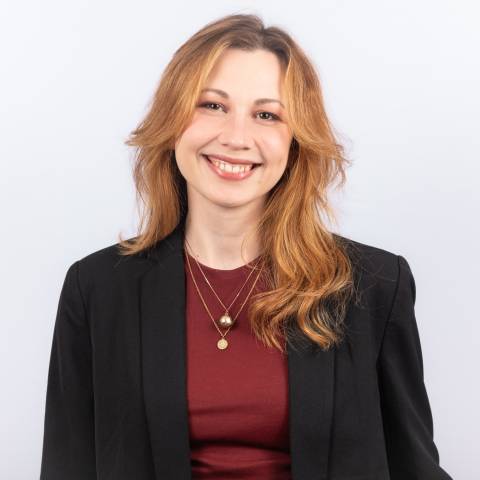 Viktoriya Demchyk lächelt in die Kamera.