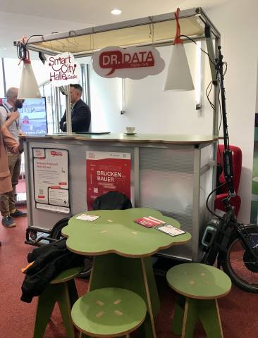 Ein Mobil mit Bildungsangeboten.