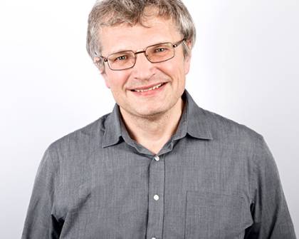 Martin Berger lächelt in die Kamera